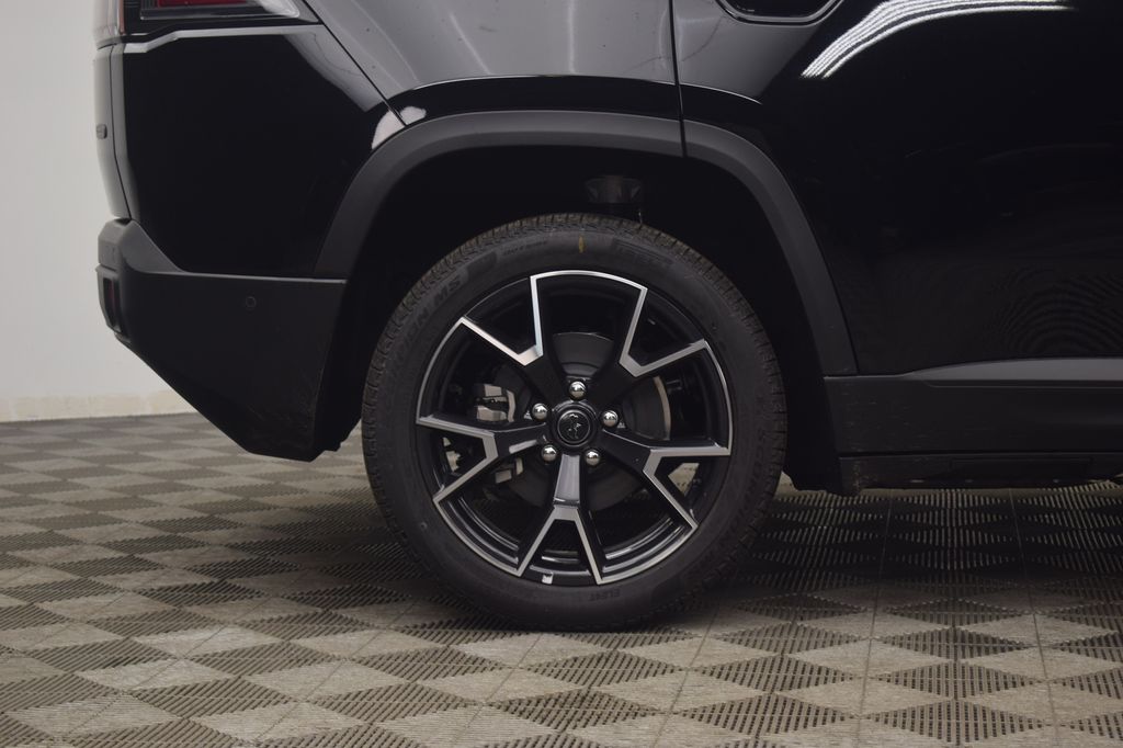 new 2026 Jeep Cherokee car, priced at $45,653