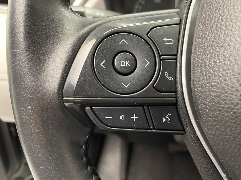 2022 Toyota Corolla Cross LE 21
