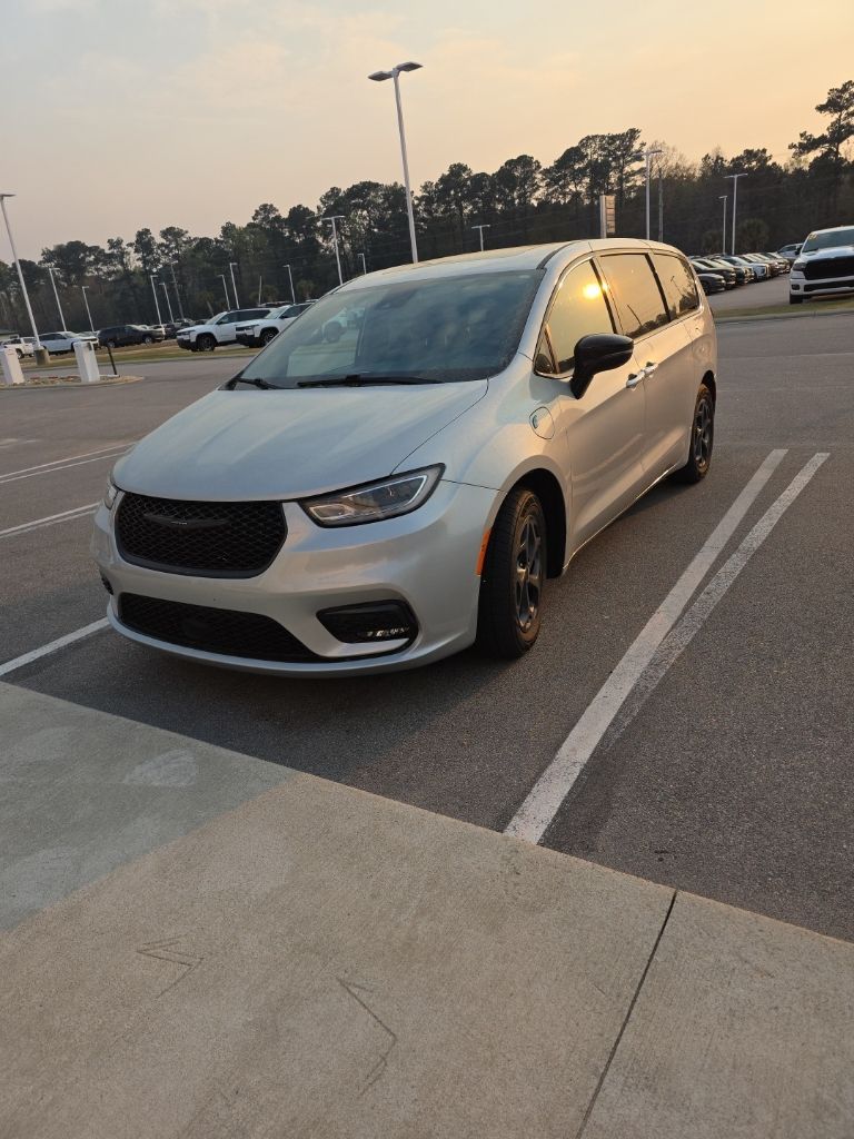 2023 Chrysler Pacifica Hybrid Limited FWD