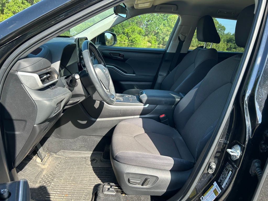 2022 Toyota Highlander LE 15
