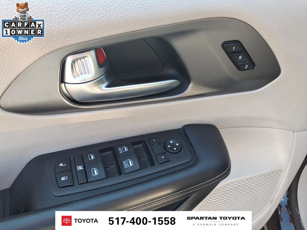 Used 2023 Black Chrysler Touring L image 15