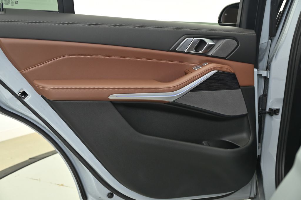 2023 BMW X7 xDrive40i 31