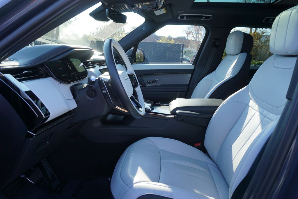 Thumbnail: 2025 Land Rover Range Rover Sport - 9