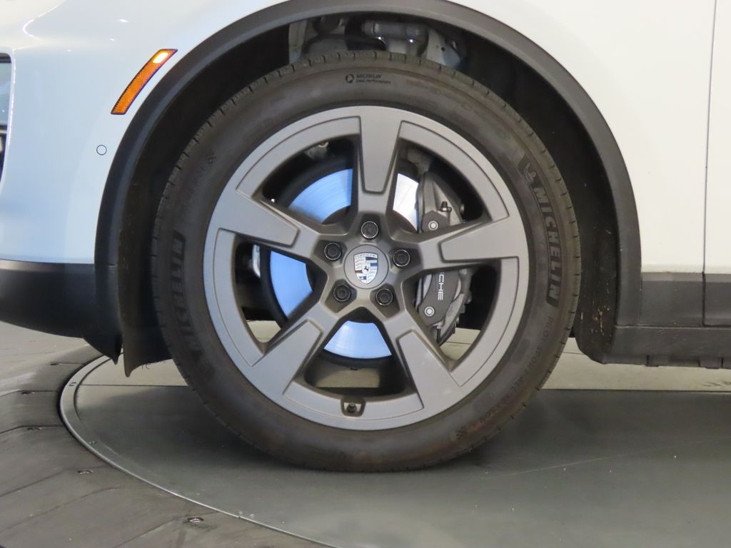 Thumbnail: 2024 Porsche Macan - 11