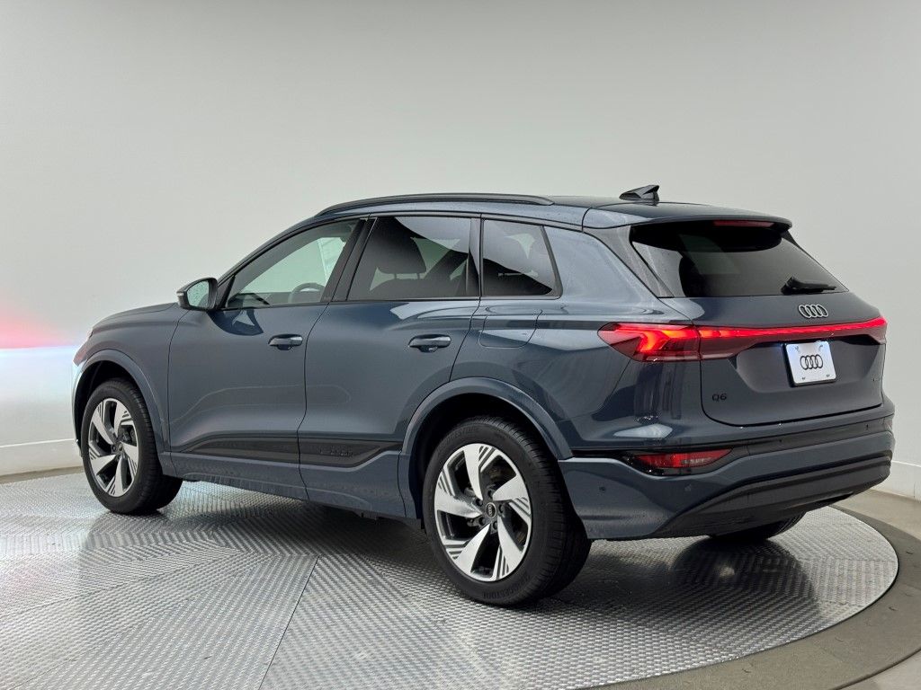 2025 Audi e-tron Premium 7