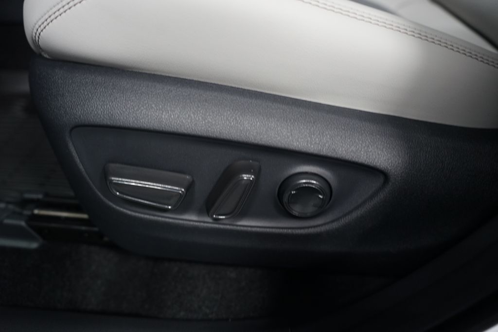 Thumbnail: 2025 Toyota RAV4 - 12