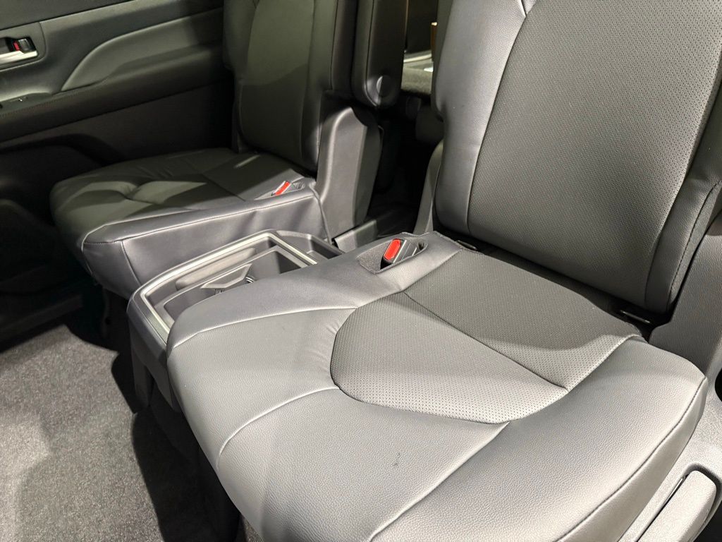 Thumbnail: 2026 Toyota Grand Highlander - 21