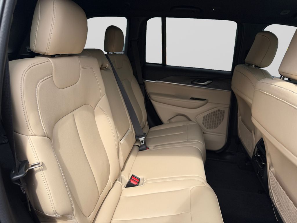 2023 Jeep Grand Cherokee Limited Silver at Auto Express Mitsubishi