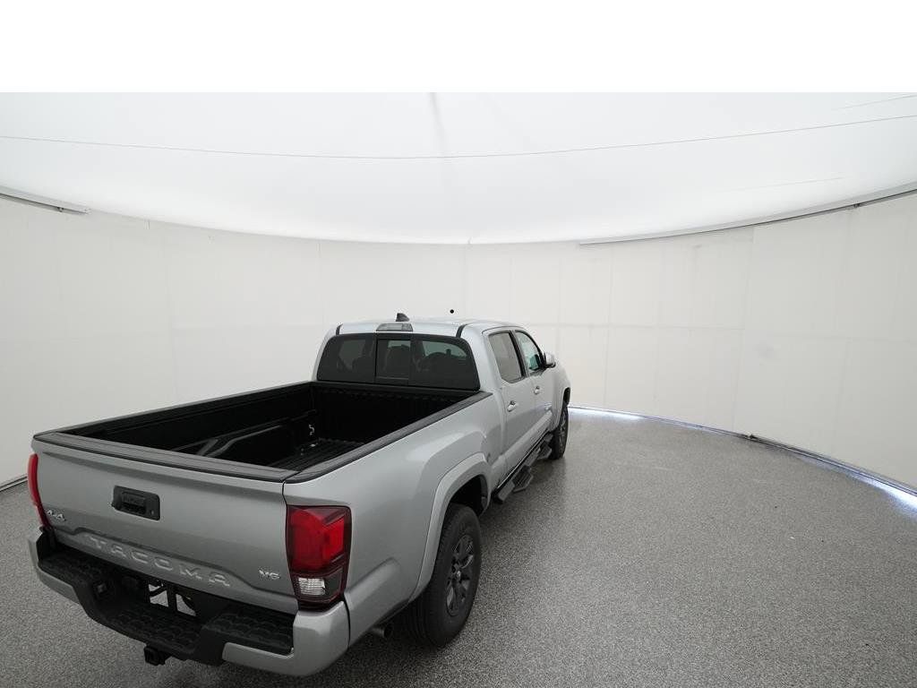 Used 2022 Silver Toyota SR5 image 8
