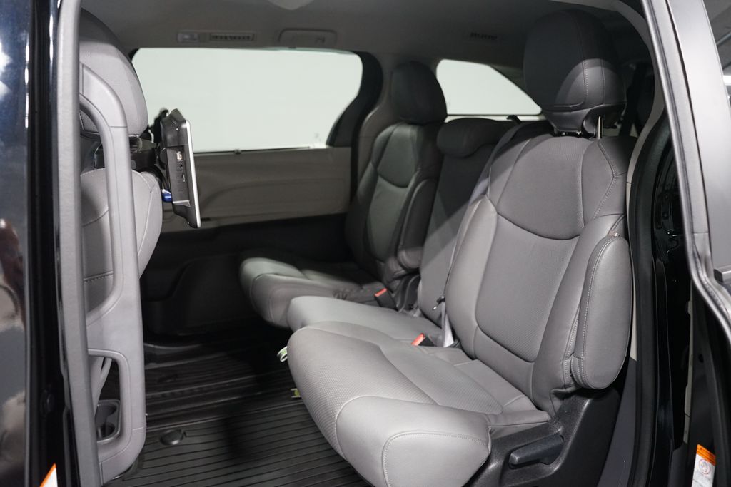 Thumbnail: 2022 Toyota Sienna - 29