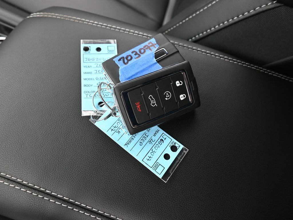 New 2026 Diamond Black Crystal Pearlcoat Jeep Limited image 20