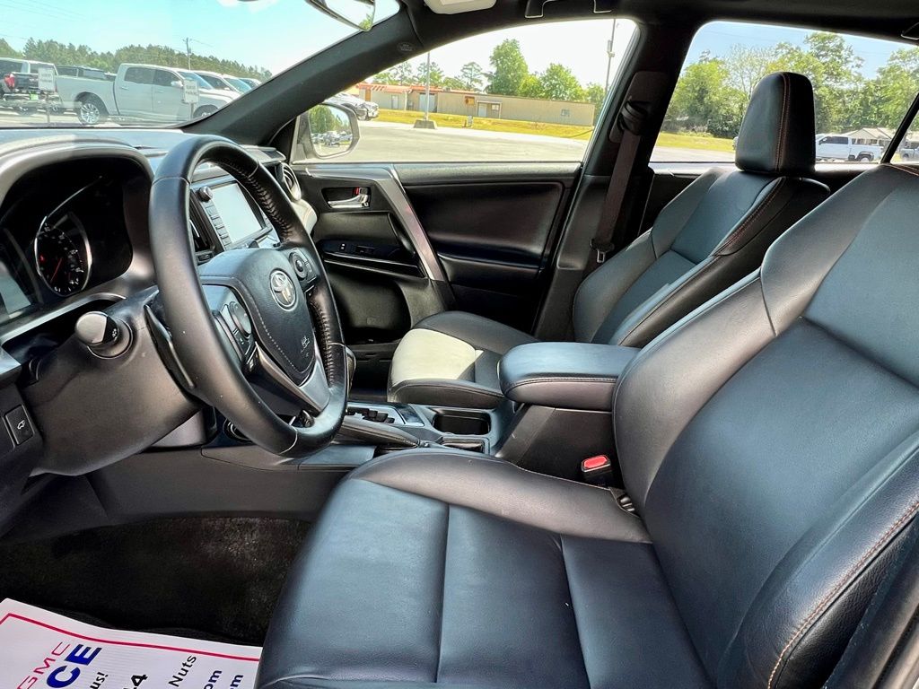 2018 Toyota RAV4 SE photo