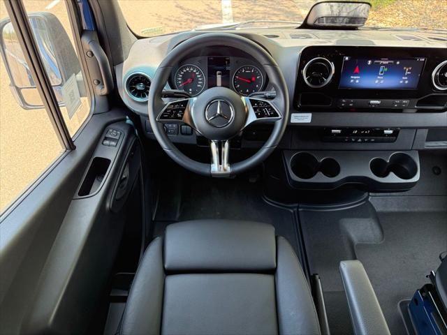 Thumbnail: 2025 Mercedes-Benz Sprinter - 27