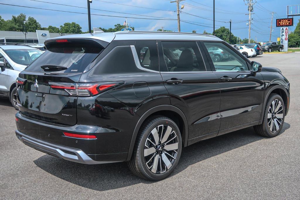 2025 Mitsubishi Outlander SEL Platinum Edition - Photo 8