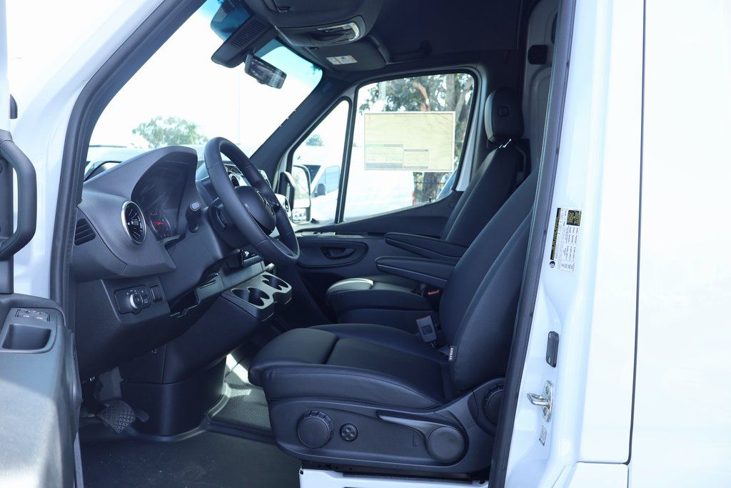 Thumbnail: 2025 Mercedes-Benz Sprinter - 6