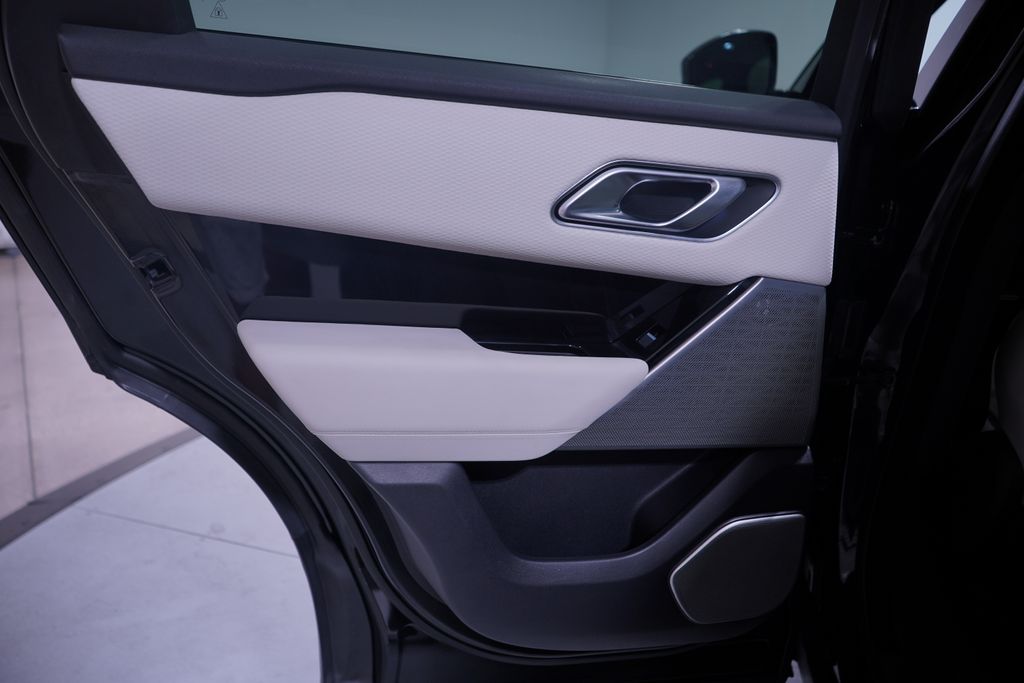 Thumbnail: 2022 Land Rover Range Rover Velar - 15