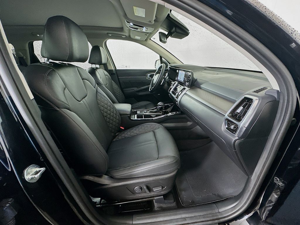 Thumbnail: 2023 Kia Sorento - 29