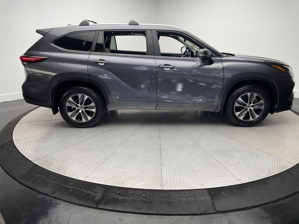 Thumbnail: 2023 Toyota Highlander - 4