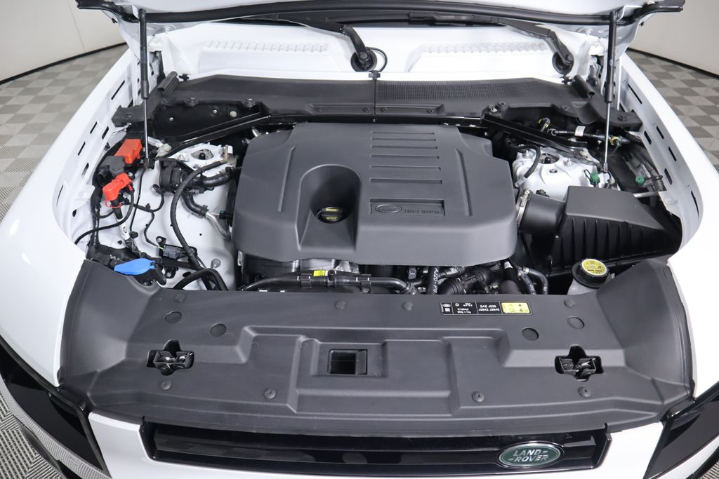 2025 Land Rover Defender 110 31