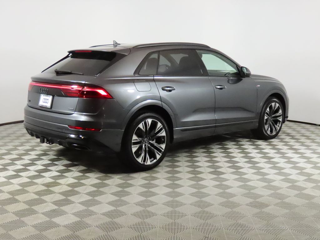 Thumbnail: 2026 Audi Q8 - 5