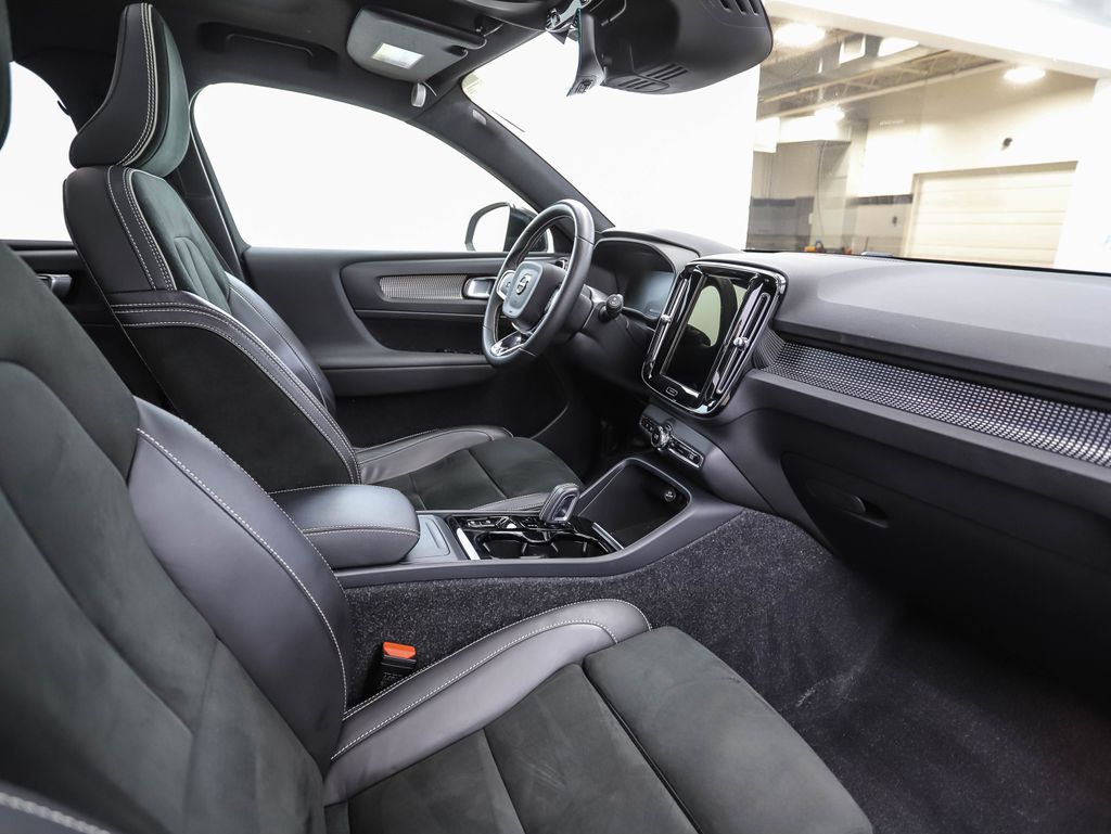 Thumbnail: 2021 Volvo XC40 - 30