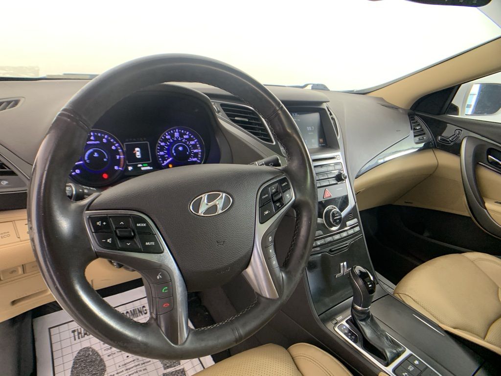 2017 Hyundai Azera Limited 32