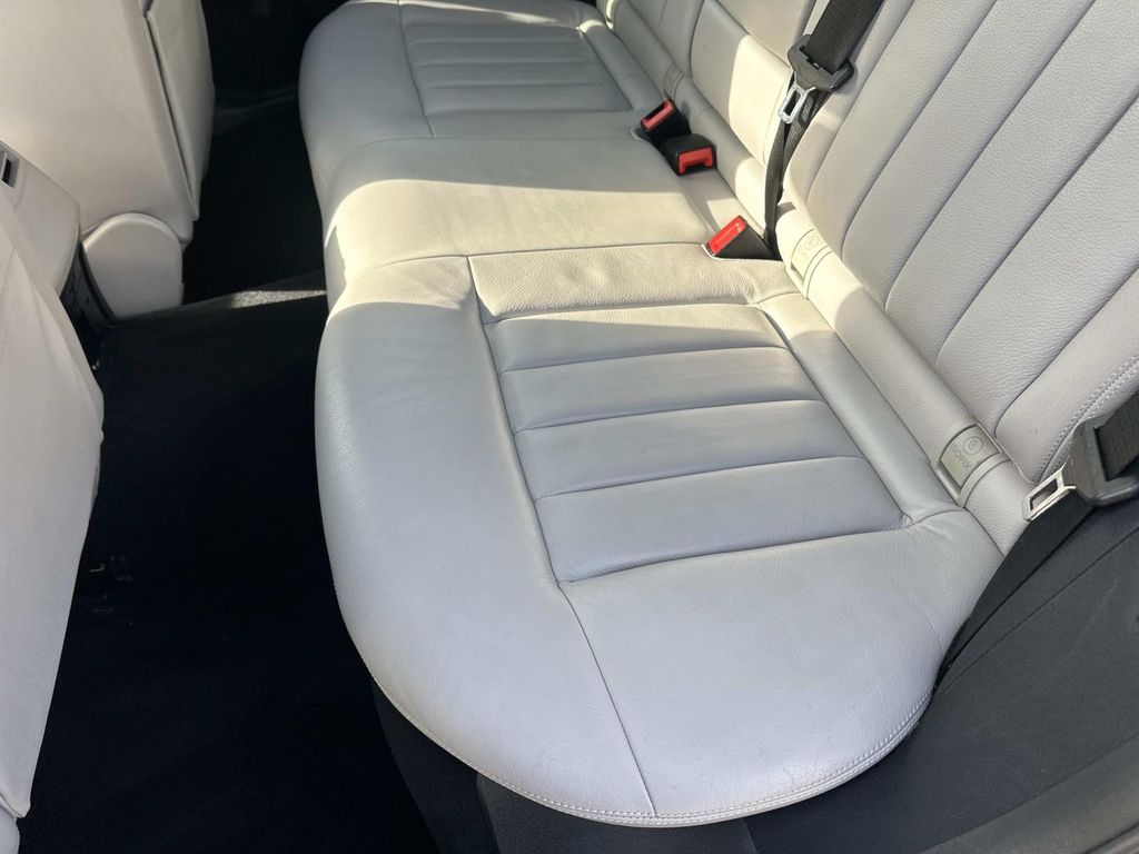 Thumbnail: 2011 Mercedes-Benz E-Class - 32