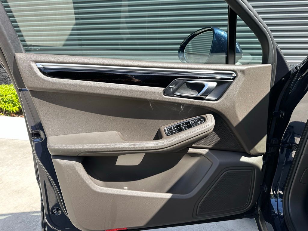 Thumbnail: 2020 Porsche Macan - 14