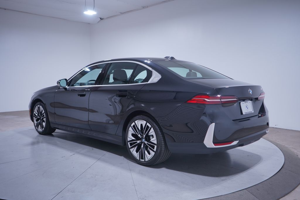 Thumbnail: 2025 BMW 5 Series - 3