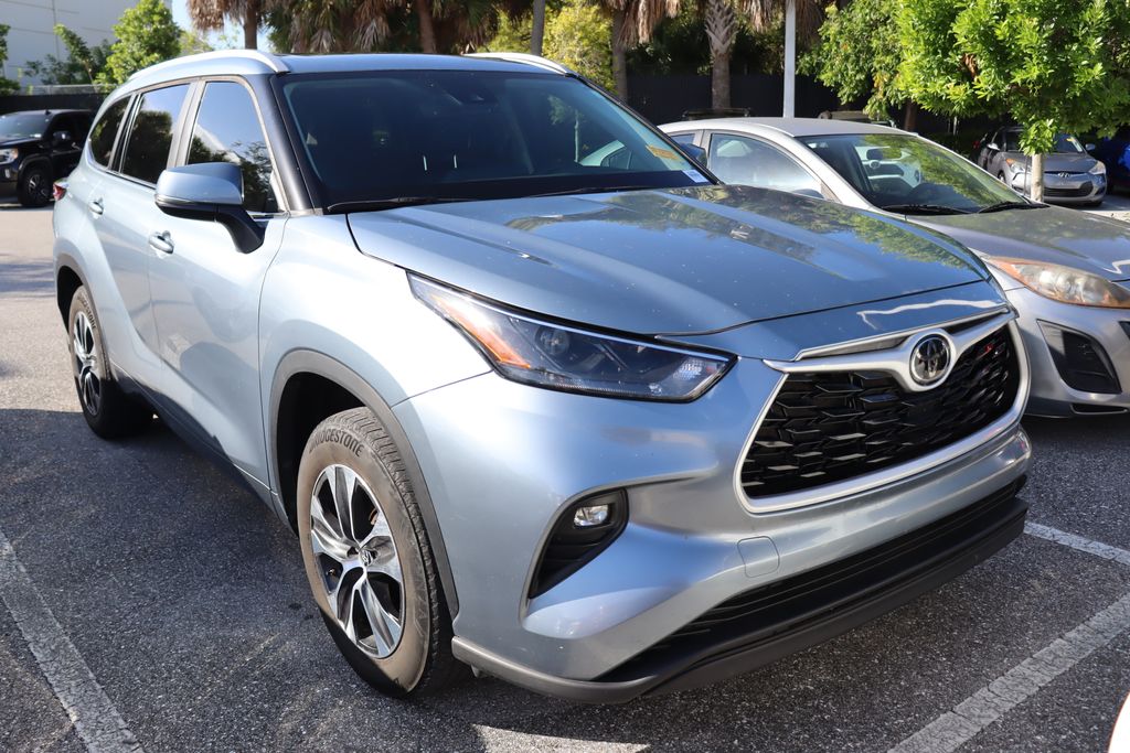 Thumbnail: 2023 Toyota Highlander - 5