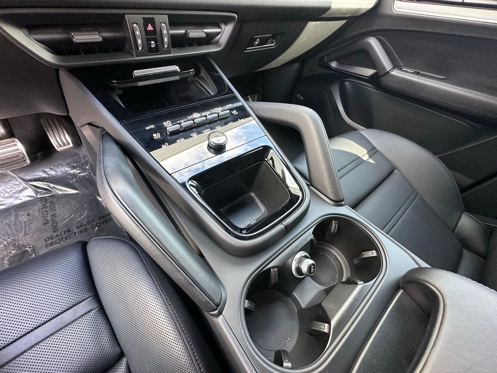 Thumbnail: 2024 Porsche Cayenne - 25