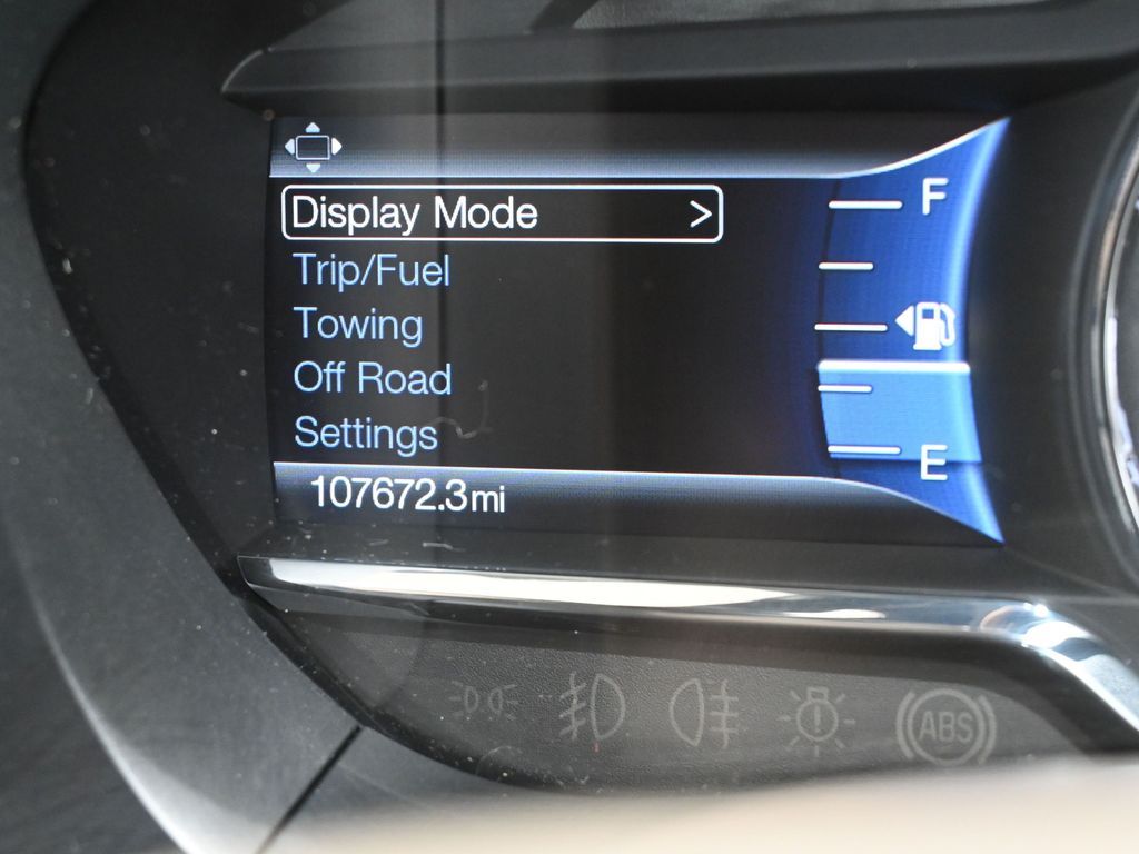 Used 2016 Midnight Lincoln Select image 32