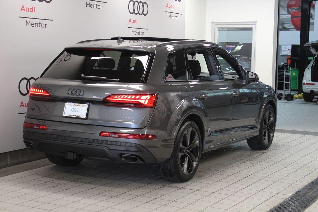 Thumbnail: 2026 Audi Q7 - 6