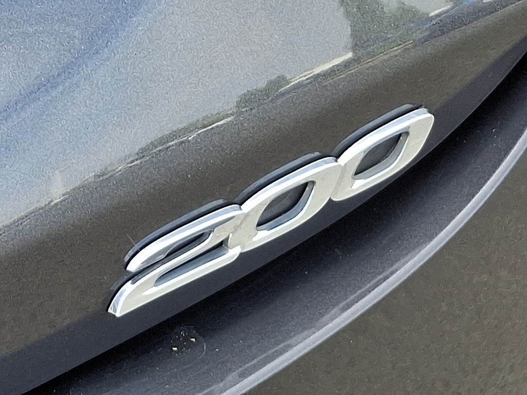 2015 Chrysler 200 Limited 30