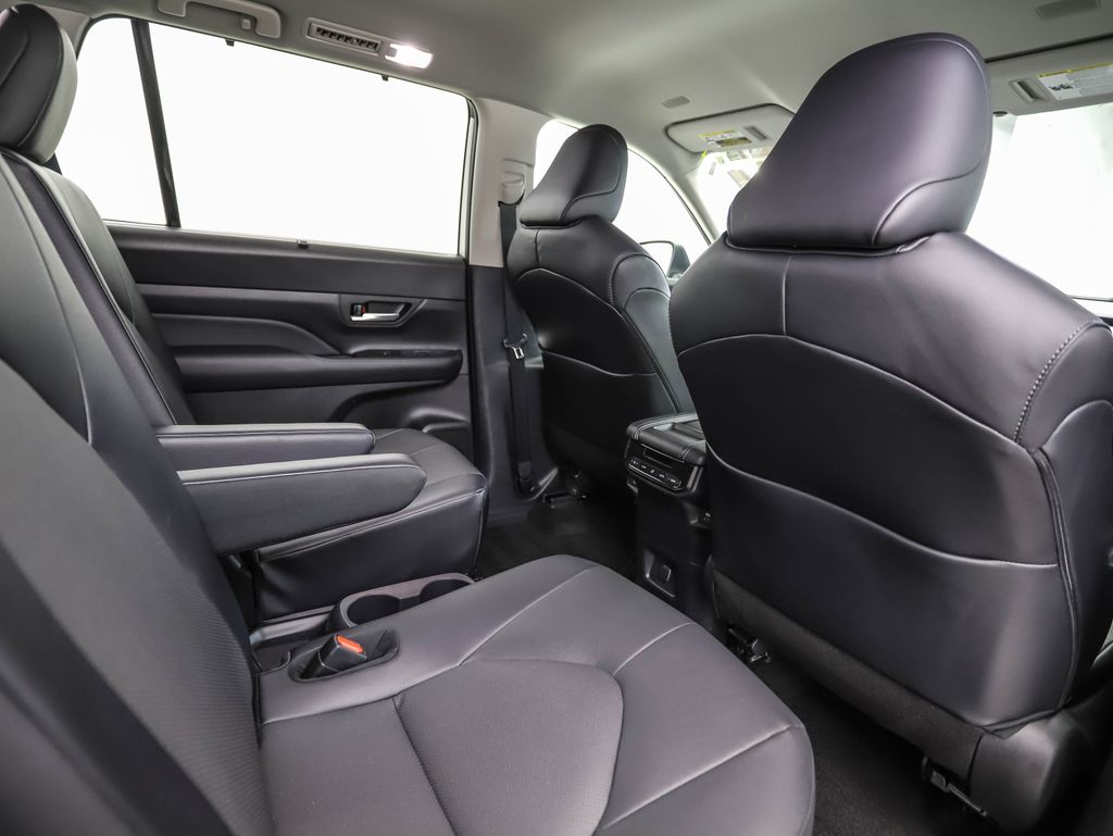 Thumbnail: 2024 Toyota Grand Highlander - 26