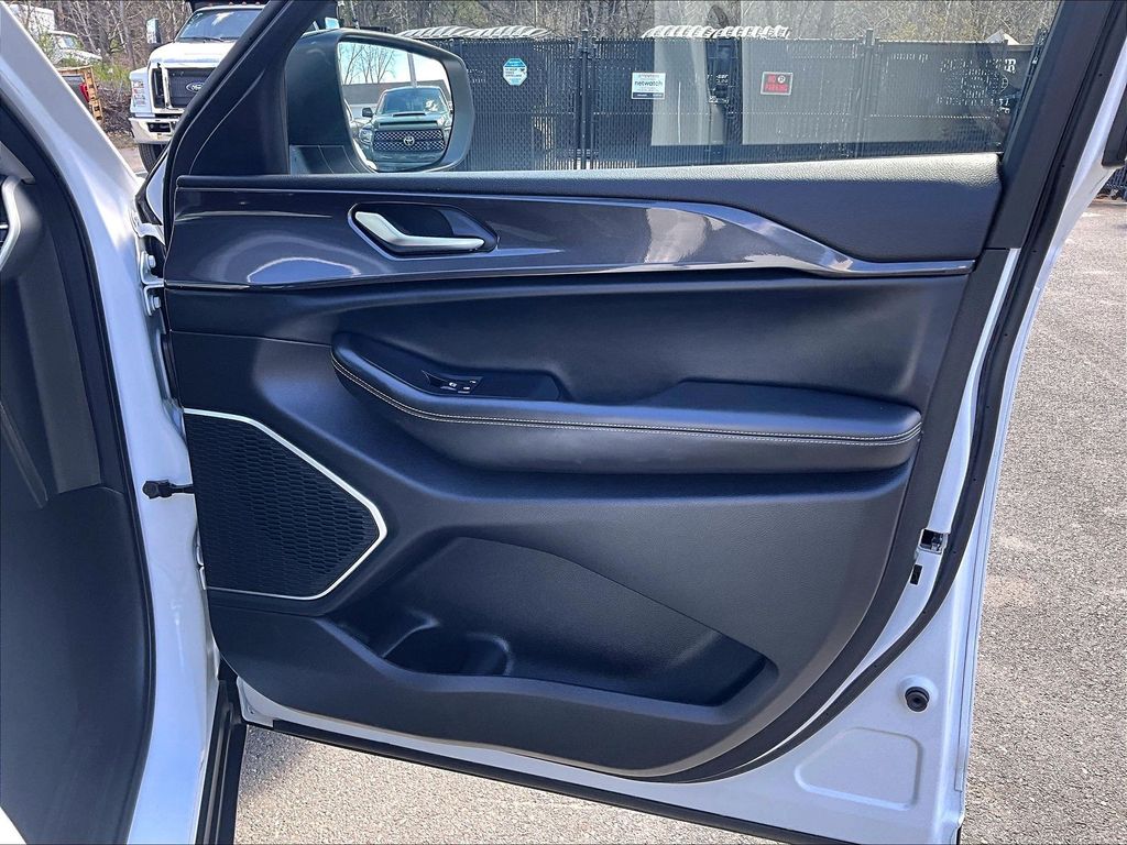 2022 Jeep Grand Cherokee — photo 20