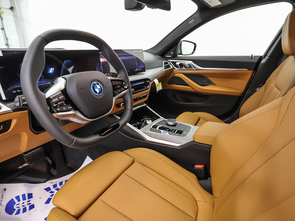 Thumbnail: 2025 BMW i4 - 11