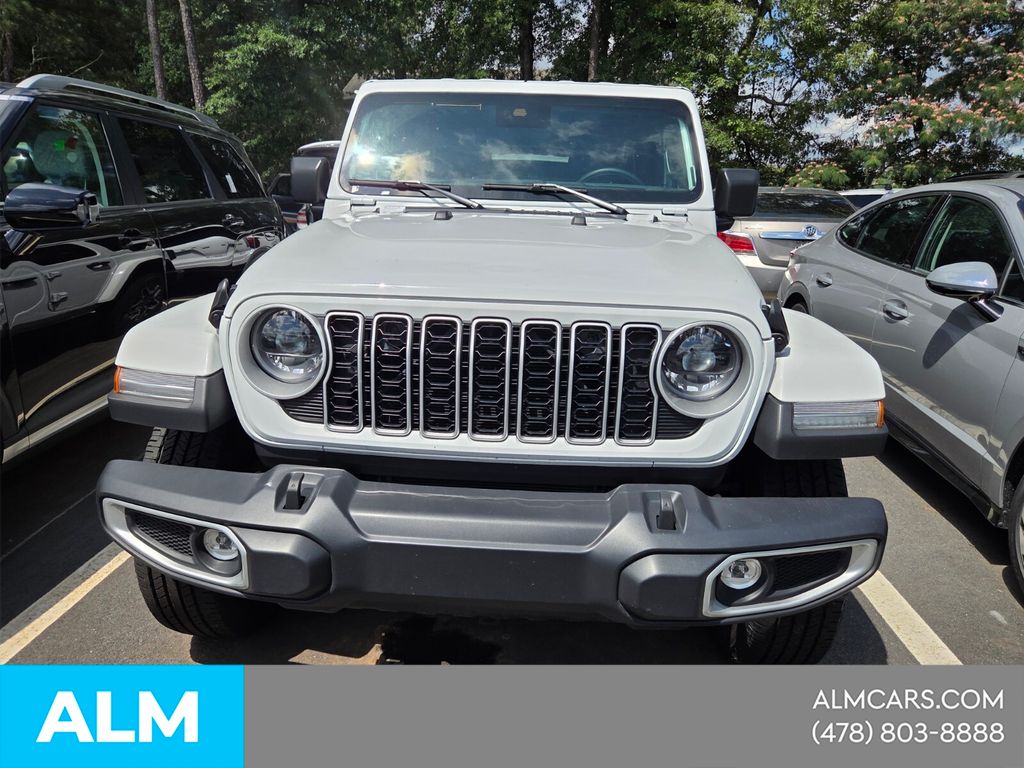 Used 2025 White Jeep Sahara image 17