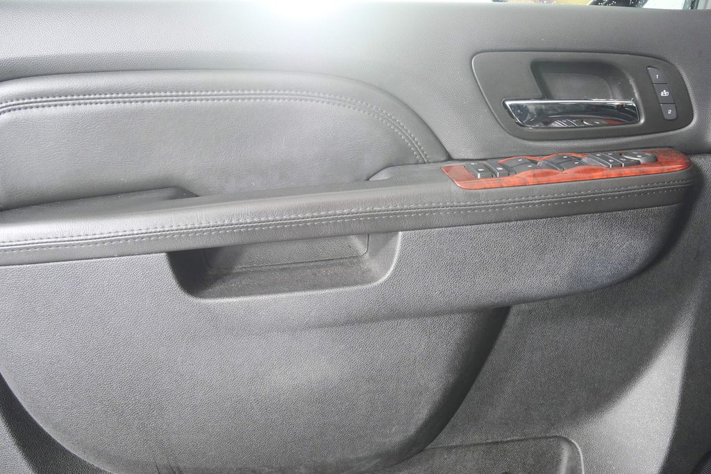 Thumbnail: 2010 Cadillac Escalade - 8