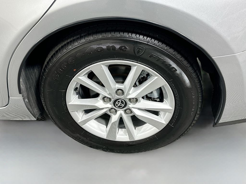 Thumbnail: 2025 Toyota Camry - 30