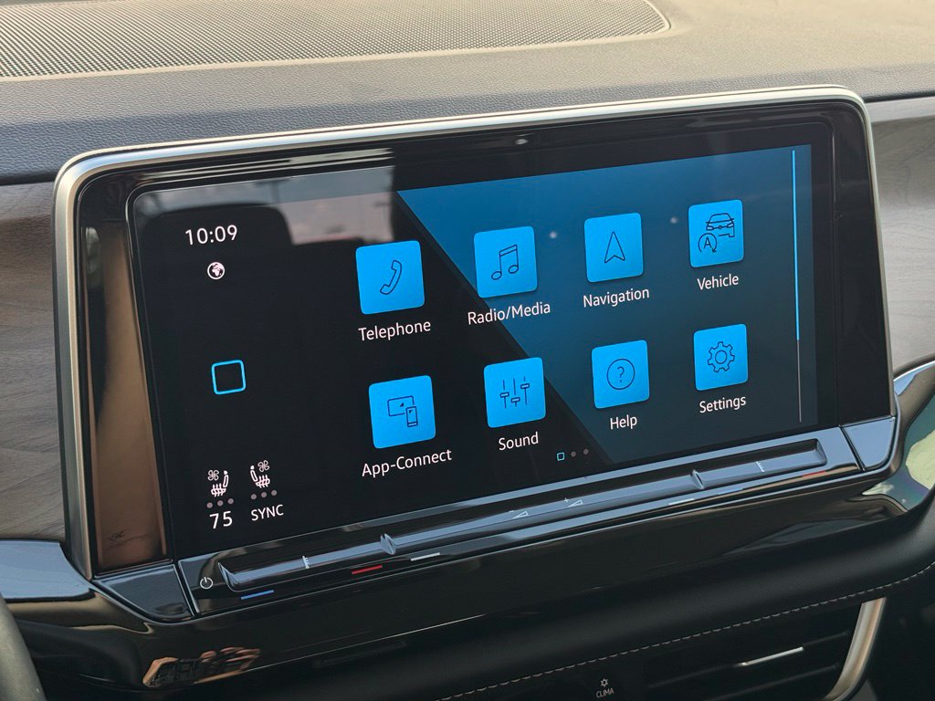 2025 Volkswagen Atlas 2.0T SE w/Technology Pure White - Jim Hudson Acura - Image 35