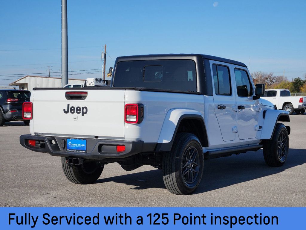 2024 Jeep Gladiator Sport 8