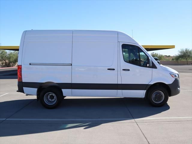 Thumbnail: 2026 Mercedes-Benz Sprinter - 4