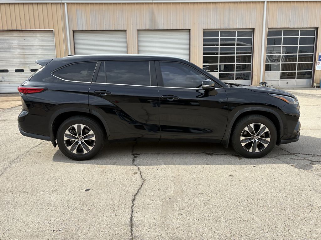 2023 Toyota Highlander XLE Black at Legacy Ford
