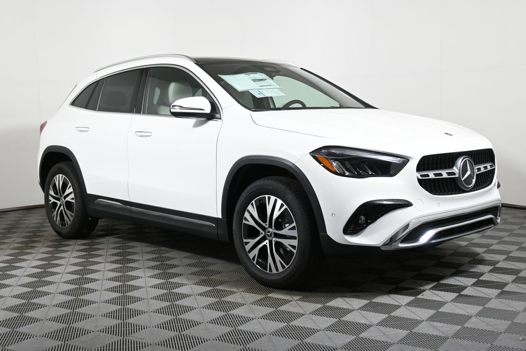 2025 Mercedes-Benz GLA 250 4MATIC 8