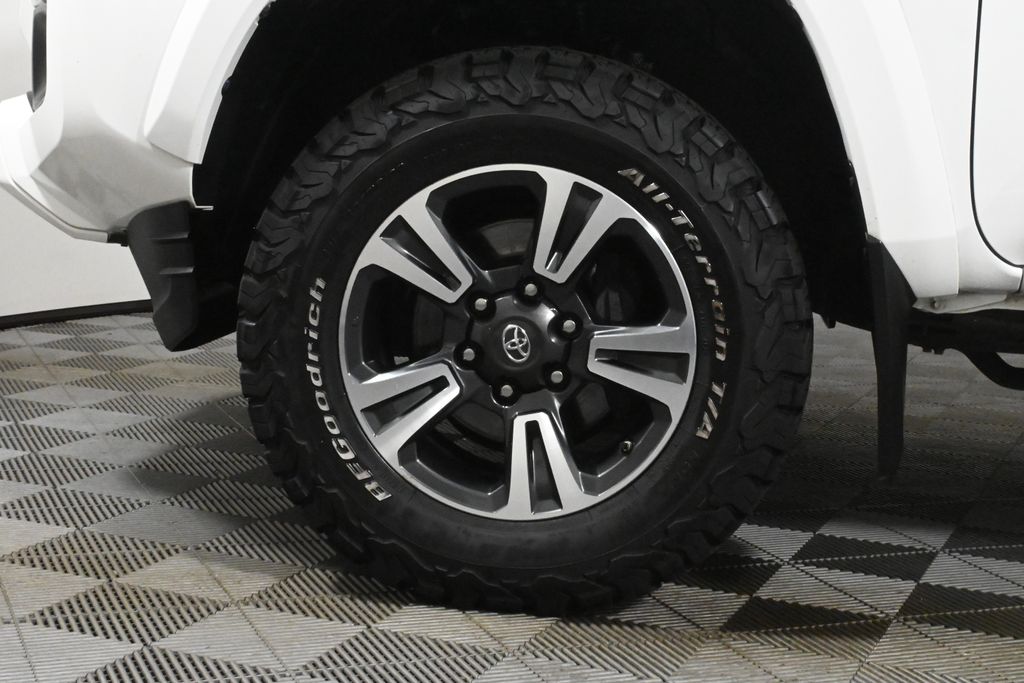 Thumbnail: 2019 Toyota Tacoma - 13