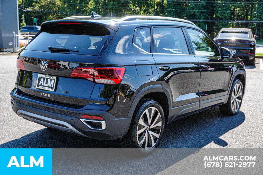 2024 Volkswagen Taos SE photo 3