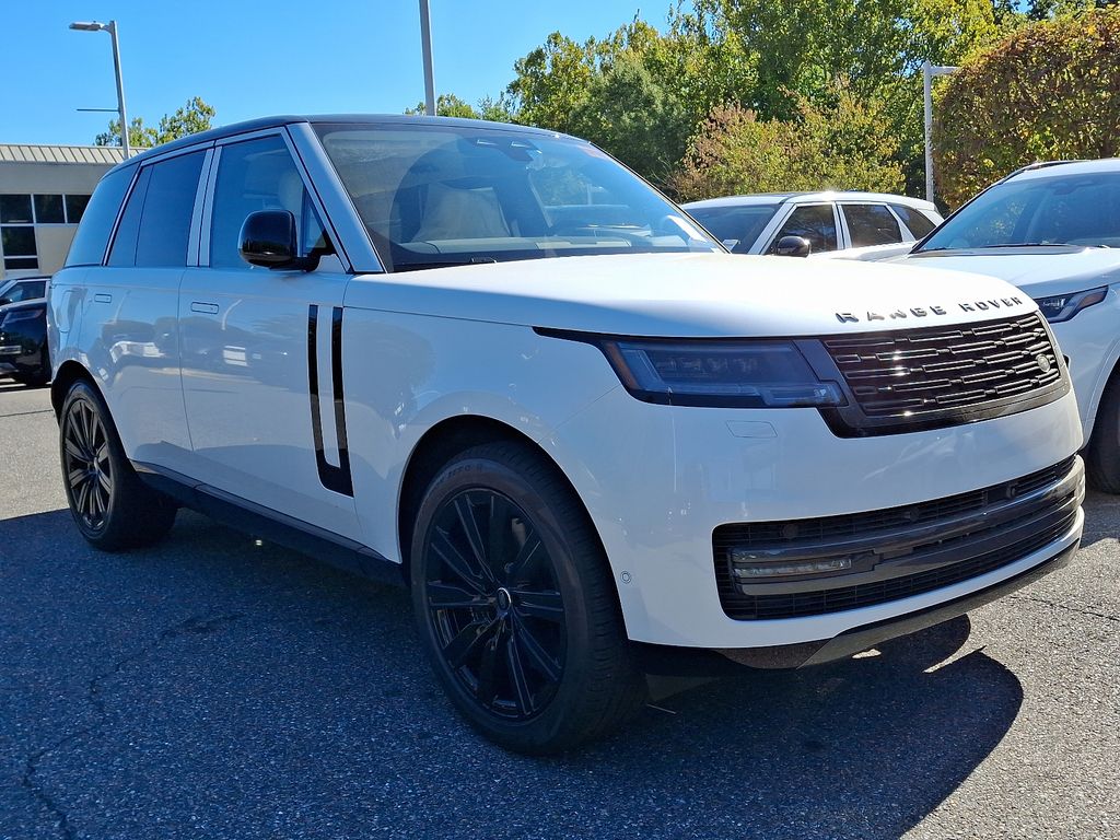 2025 Land Rover Range Rover SE 2