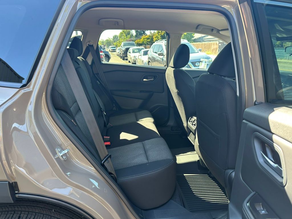 2025 Nissan Rogue SV