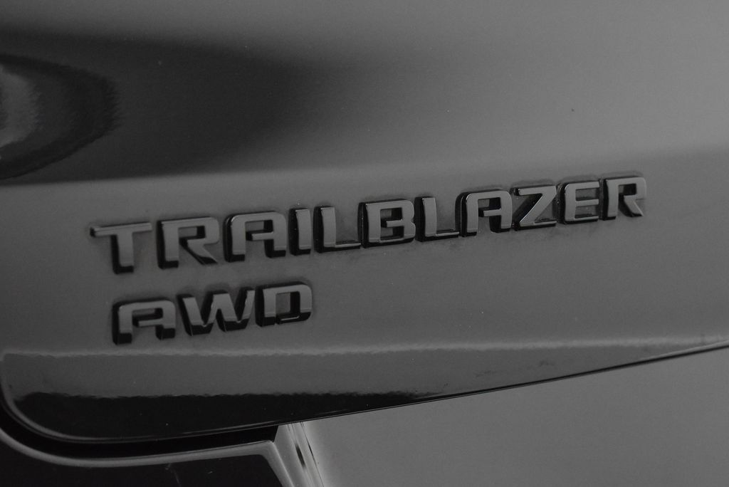 Thumbnail: 2023 Chevrolet TrailBlazer - 9